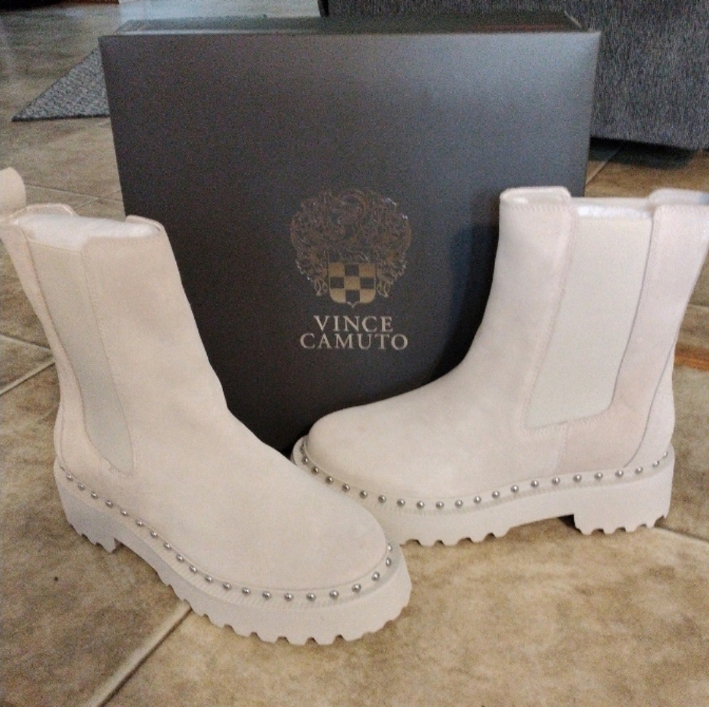 Vince Camuto Women's white  Boots new with box size 10 m